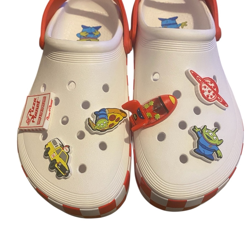 Crocs x Toy Story Pizza Planet Off-Court Clogs Limited Edition M sz 8 W sz 10